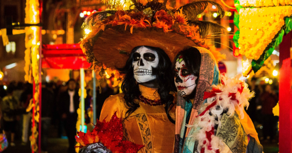 1 i 2 Listopada — Dzień Zmarłych w Meksyku.