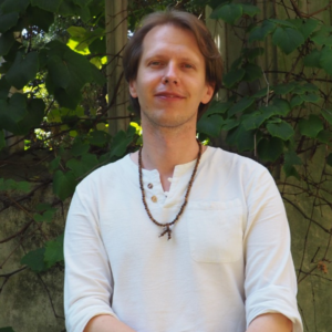 Mateusz Bajerski — Hipnoterapeuta i Specjalista ds. Rozwoju Osobistego